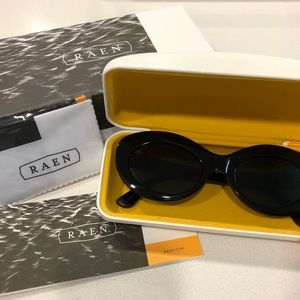 NWOT Ashtray Unisex Cat-Eye Sunglasses